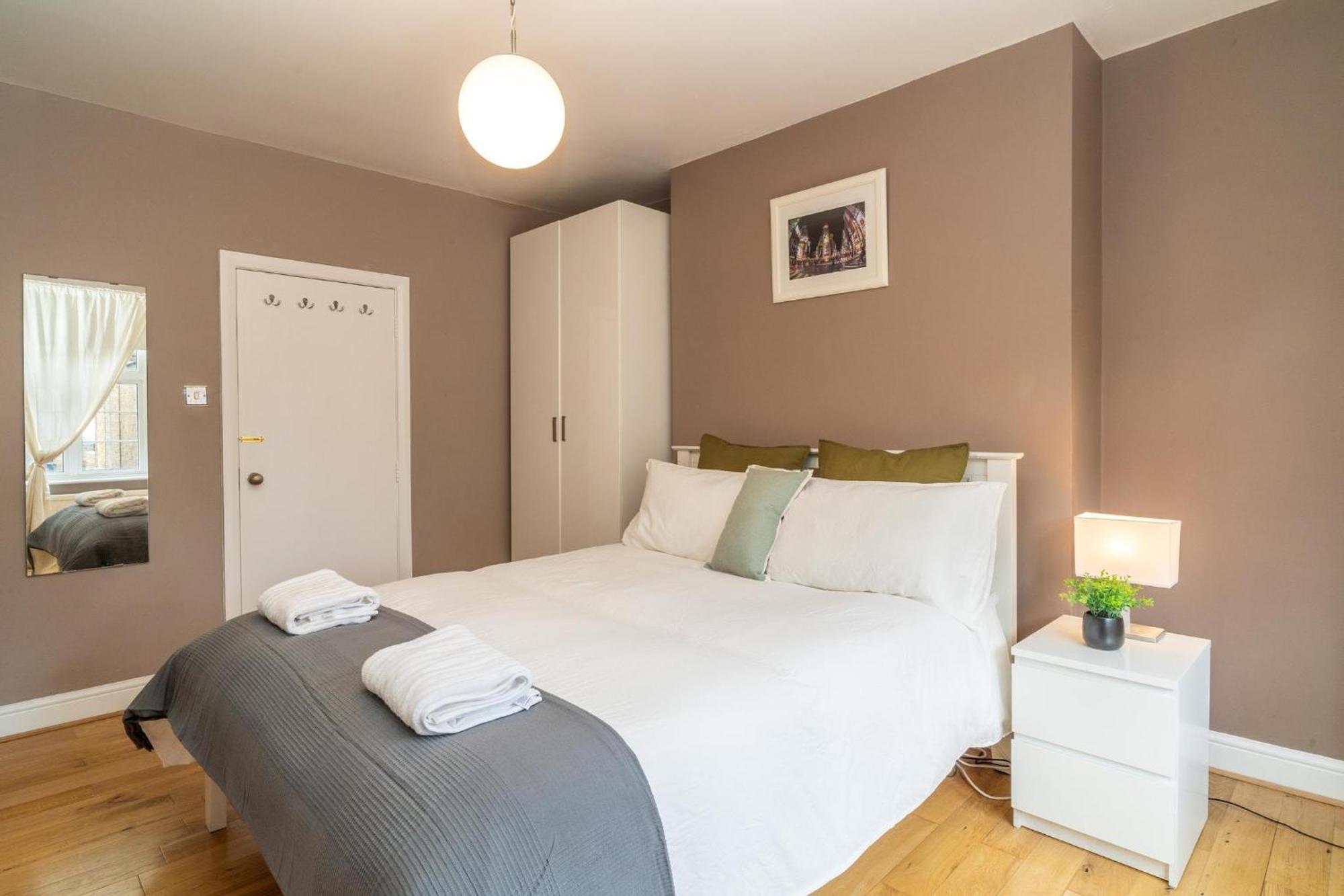 Location! 2 Bed/2Bath - Pro Host Leilighet London Eksteriør bilde