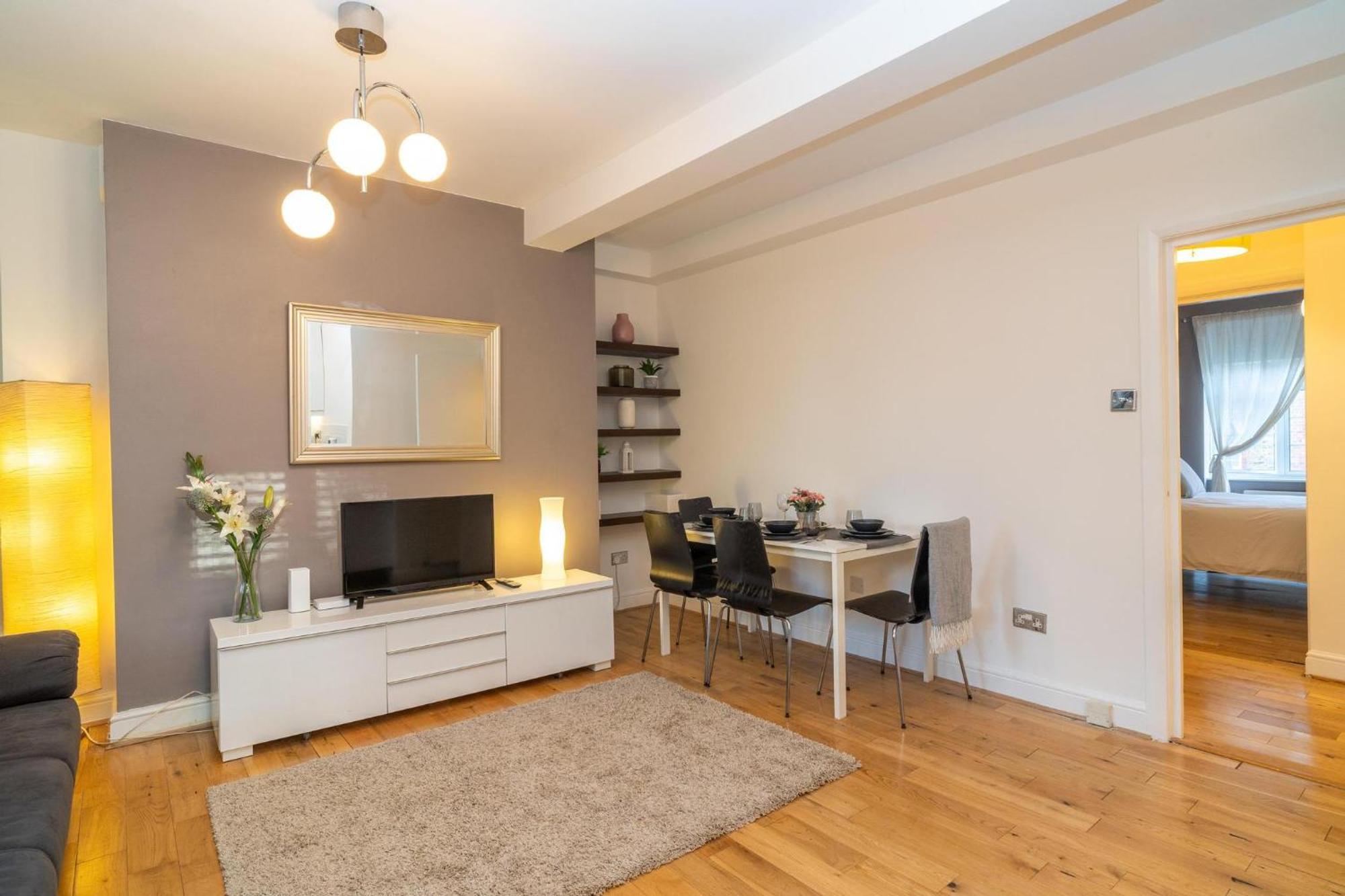 Location! 2 Bed/2Bath - Pro Host Leilighet London Eksteriør bilde