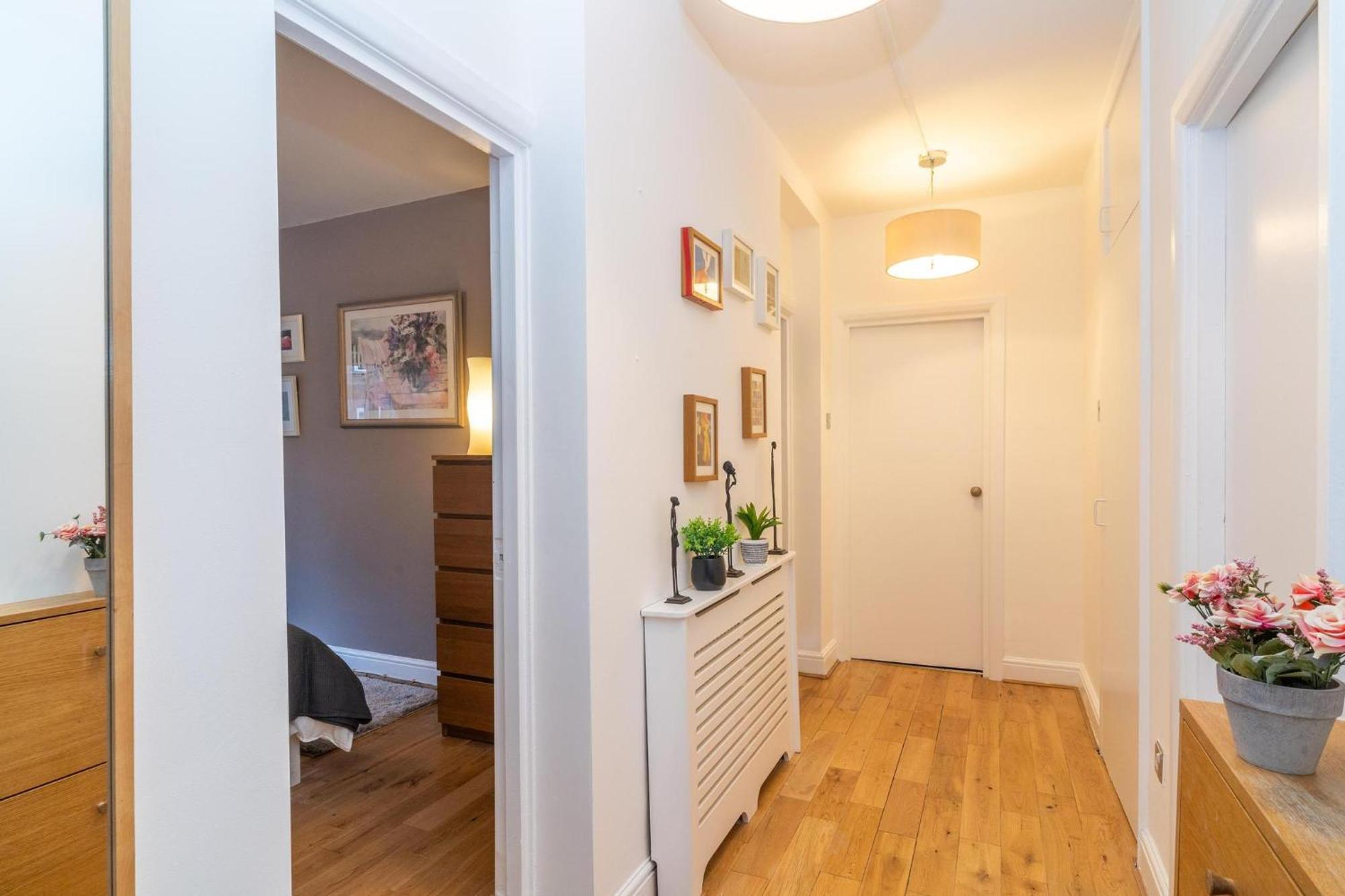 Location! 2 Bed/2Bath - Pro Host Leilighet London Eksteriør bilde