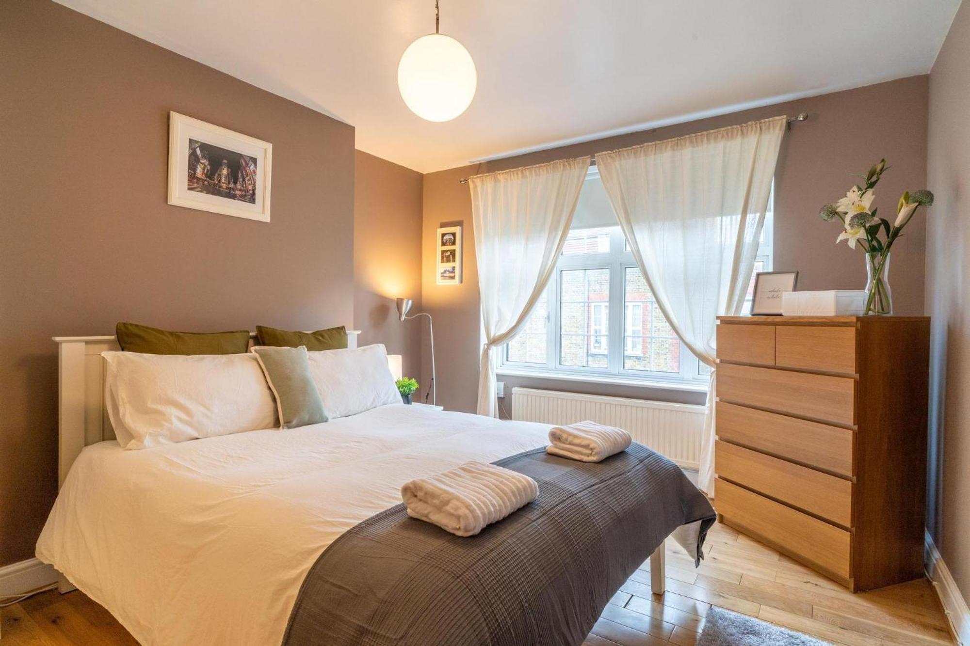 Location! 2 Bed/2Bath - Pro Host Leilighet London Eksteriør bilde